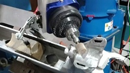 RBZ-40浮动主轴搭配机械臂 高效完成铝件2mm焊缝去除加工