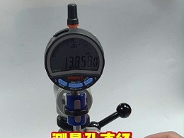 测量孔直径，数显千分表+测试台组合