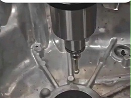 气缸盖倒角去毛刺使用RBZ自动换刀浮动主轴实现全自动化去除