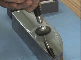 日本NAKANISHI电动打磨机应用于钢件车速表外壳镜面抛光