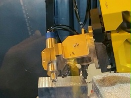 电池盒倒角1mm，6轴机器人加装大扭矩电主轴夹持直径12mm刀具加工