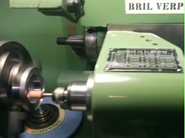 研磨内孔数控车床加装6万转高速电主轴磨削后表面光滑透亮