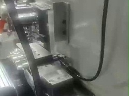 津上走心机钻不锈钢1.0mm孔，加装8000转气动主轴加工扭力大