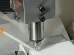 陶瓷钻0.1mm微孔，加装6万转MZ-3065C高速电主轴孔表面效果好