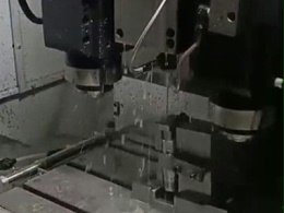 不锈钢件钻2.5mm25mm深孔，大扭矩电主轴配这个工具不堵孔