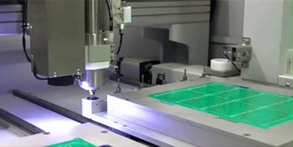 分板机主轴切割PCB