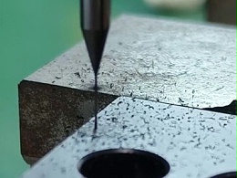加工PEEK工件钻0.2mm微孔总崩刀、孔型变形、毛刺难清理？RBZ-MZ-3065C高速主轴解决行业痛点