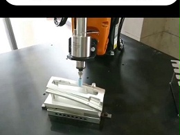 0.5mm铝合金去毛刺，机械臂加装60000转自动换刀主轴效率高